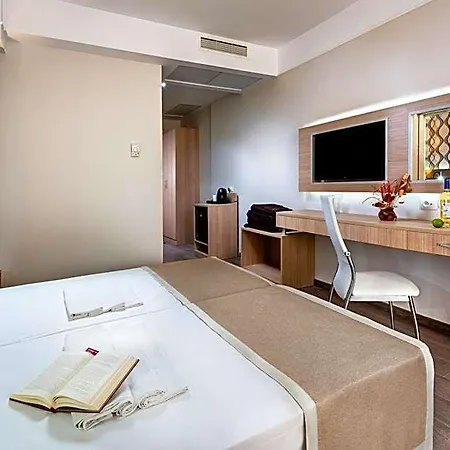 Maria Palace Hotell 4*